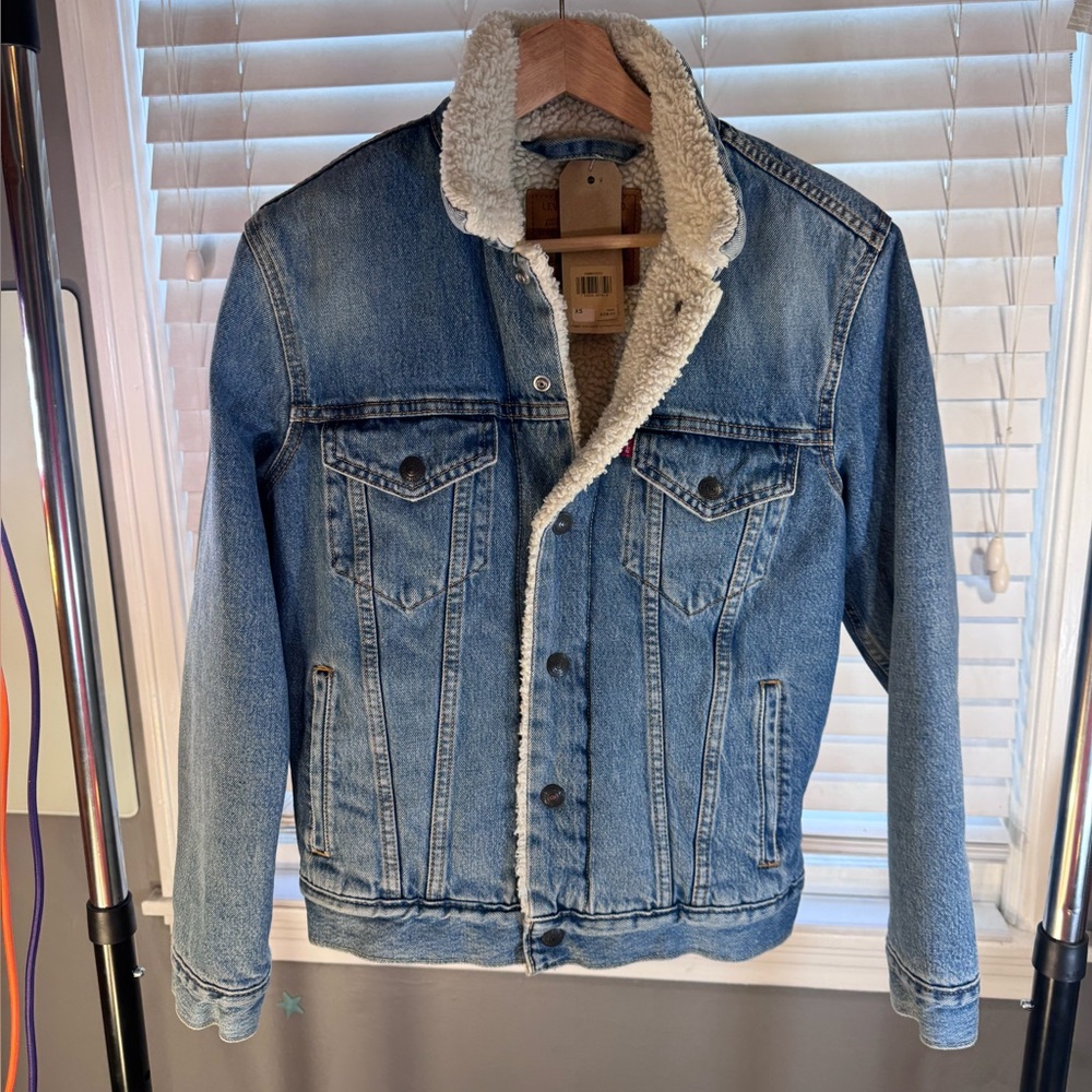 Levi’s Sherpa Lined Denim Trucker Jacket - Size XS NWT unisex